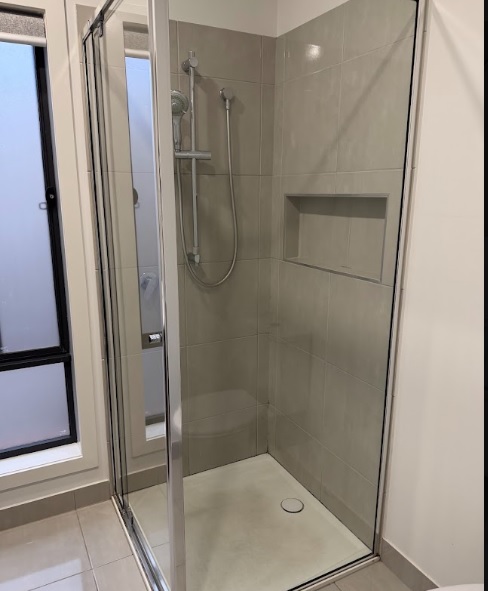 clean glass shower screen and tiles after professional bond cleaning in toowoomba
